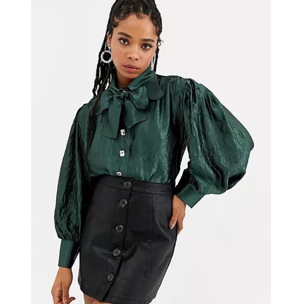 🆕 DREAM Sister Jane Volume Blouse with Bow Collar in Metallic Crinkle Fabric